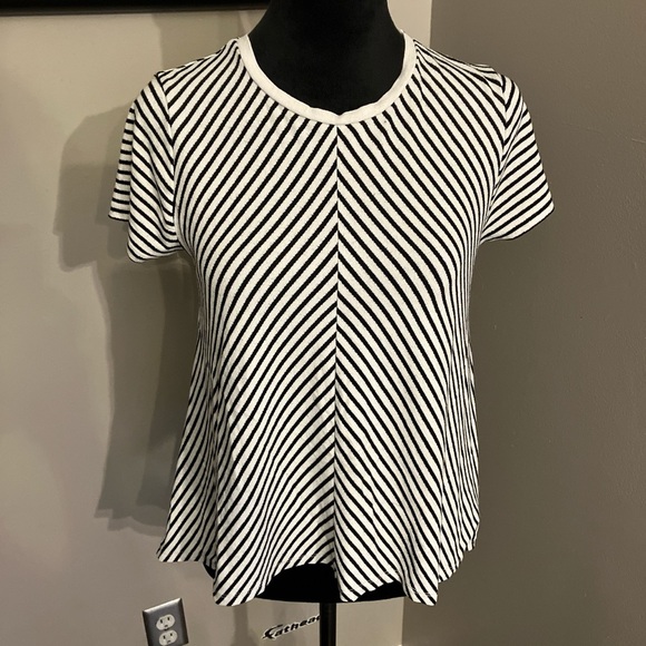 Zara Trafaluc medium black & white‎ striped short sleeve top with hi/lo hemline - Picture 1 of 3